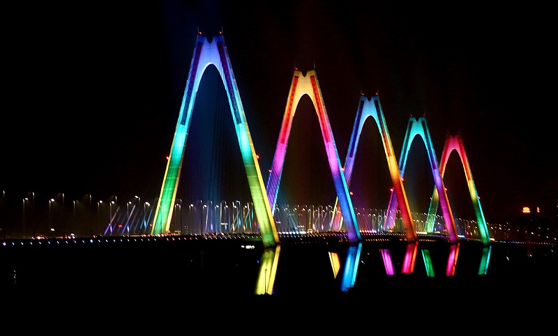 Buổi tối ở Hà Nội nên đi đâu Cầu Nhật Tân