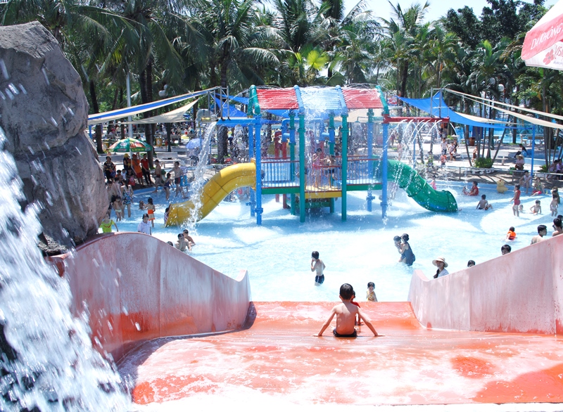 Các địa điểm vui chơi nổi tiếng ở Hà Nội Công Viên nước Hồ Tây