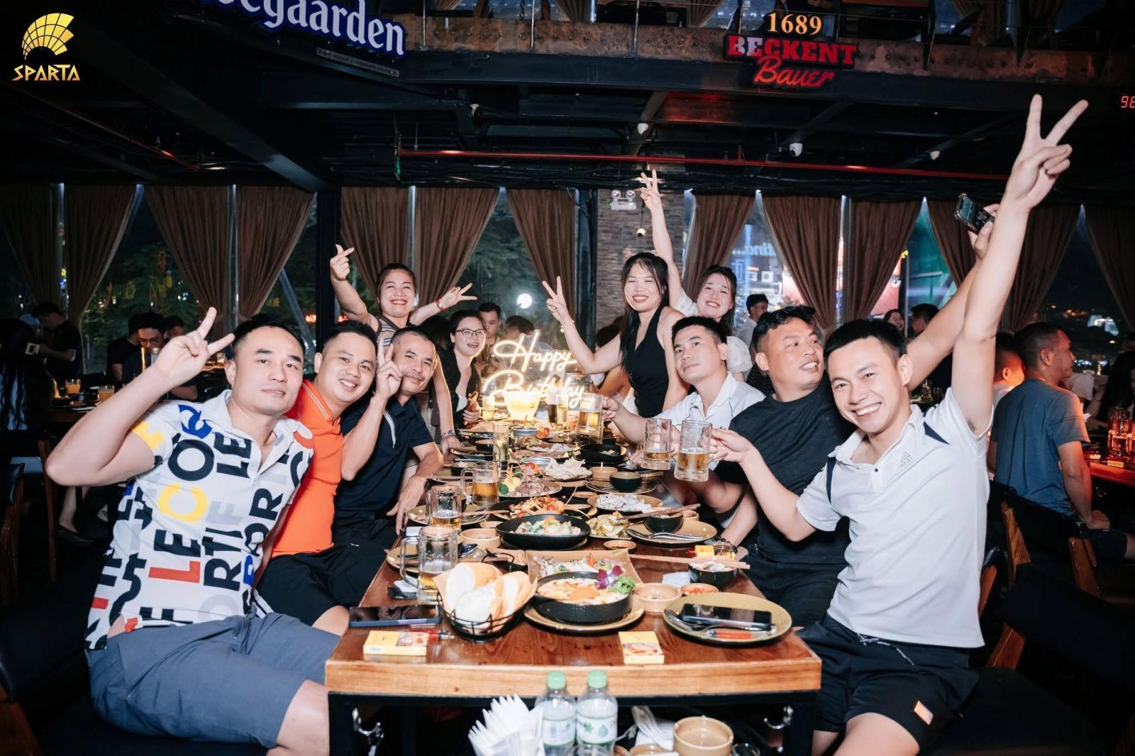 Tiệc tùng sinh nhật rực rỡ tại đấu trường Sparta